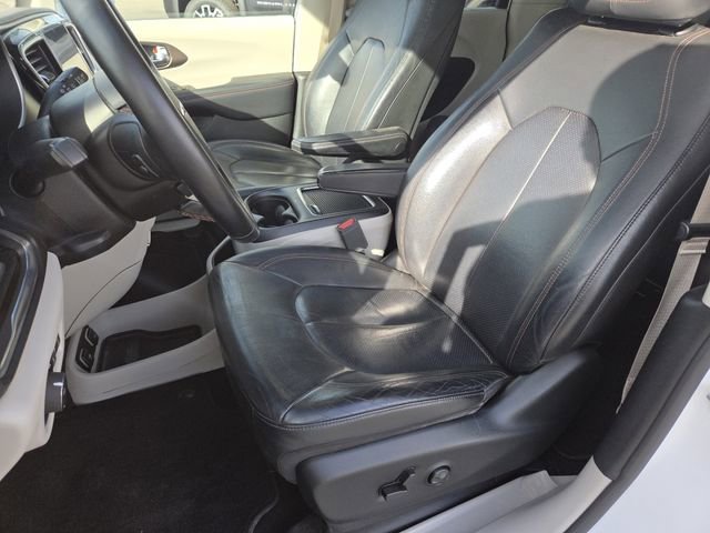 Used 2019 Chrysler Pacifica Touring-L Plus w/ Tire & Wheel Group image 28