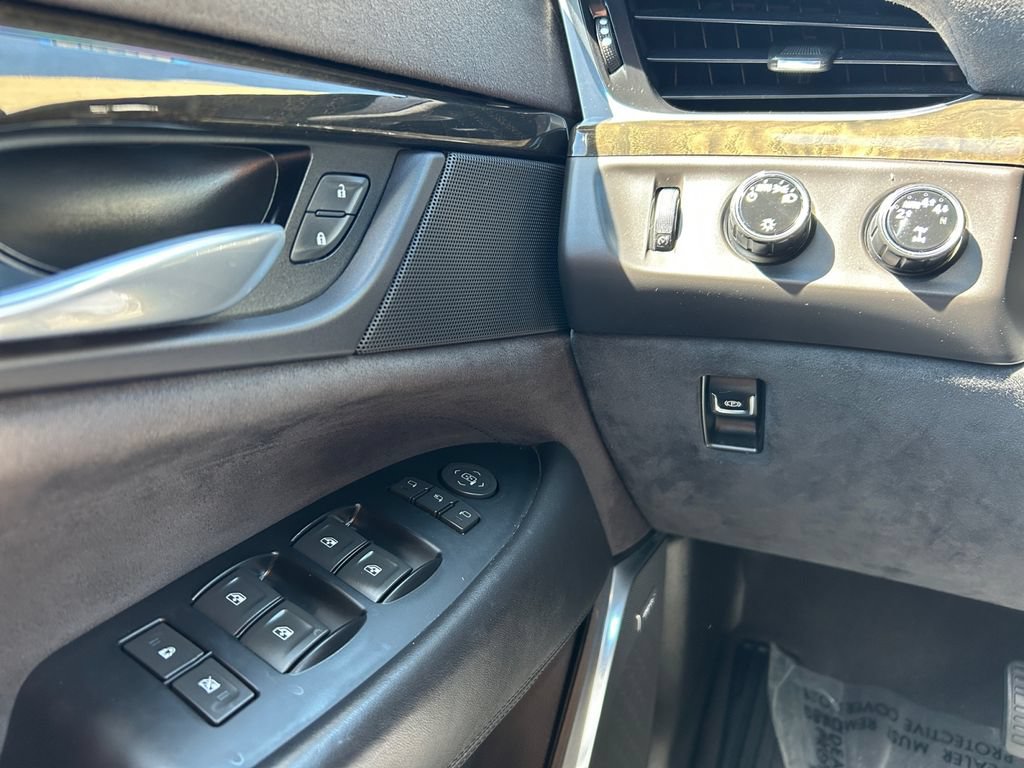 Used 2017 Cadillac Escalade ESV Platinum AWD/4WD image 18