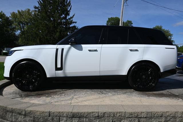 Used 2025 Land Rover Range Rover SE AWD/4WD image 8