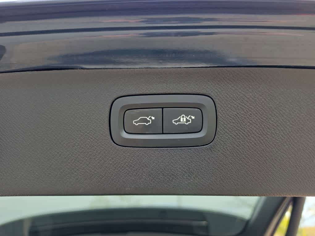 Used 2021 Volvo XC90 T6 Momentum w/ Climate Package AWD/4WD image 8