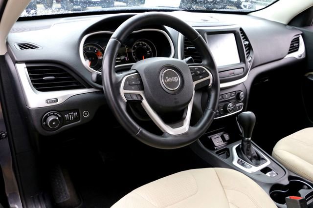 Used 2016 Jeep Cherokee Latitude w/ Comfort/Convenience Group FWD image 9