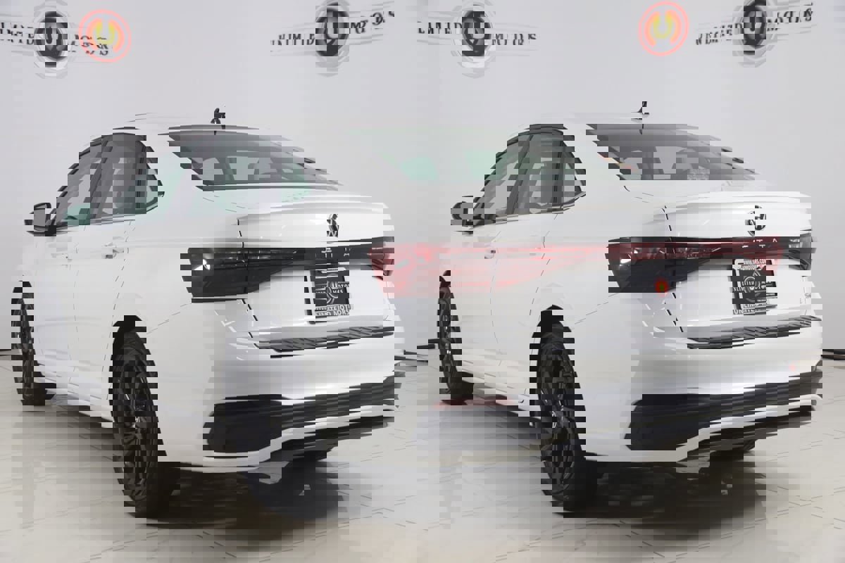 Used 2025 Volkswagen Jetta SE image 4