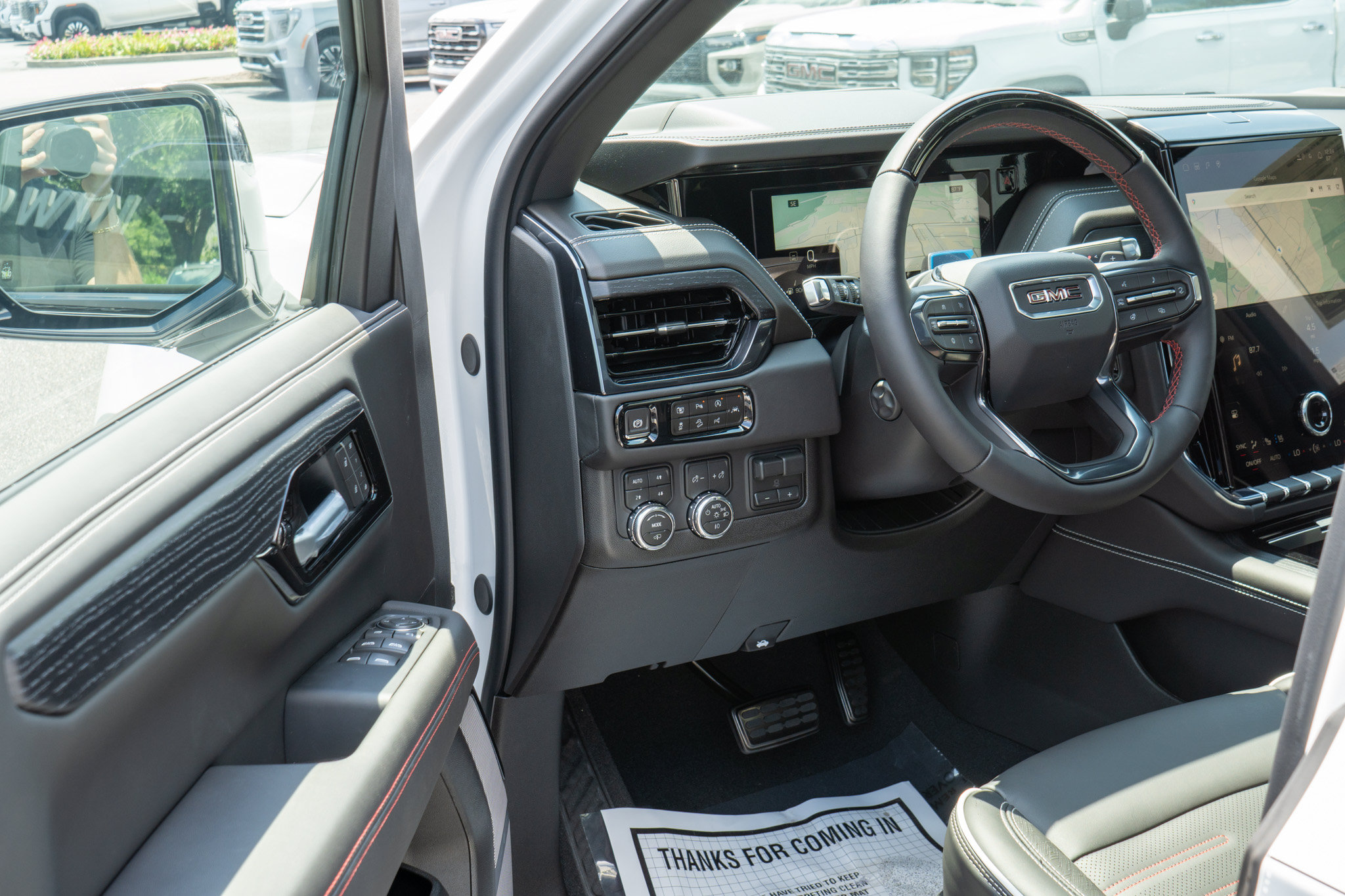 New 2026 GMC Yukon AT4 Ultimate AWD/4WD image 12