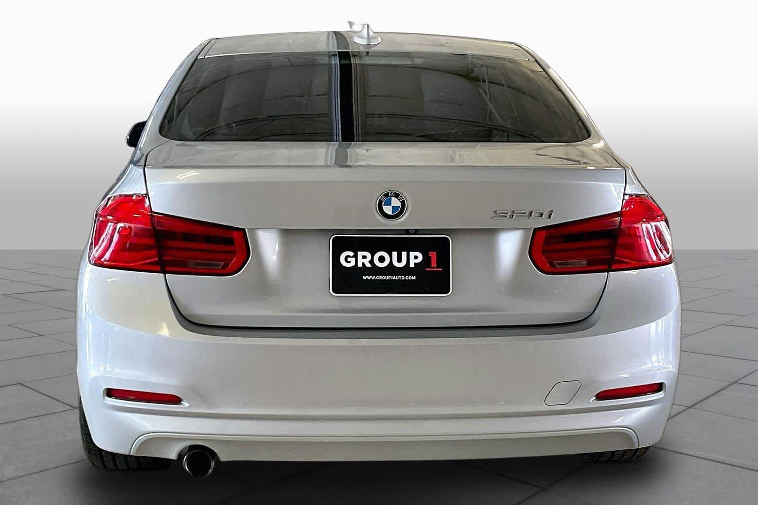 Used 2018 BMW 320i Sedan w/ Convenience Package RWD image 4