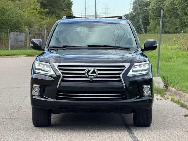Used 2013 Lexus LX 570 4WD w/ Luxury Pkg image 5