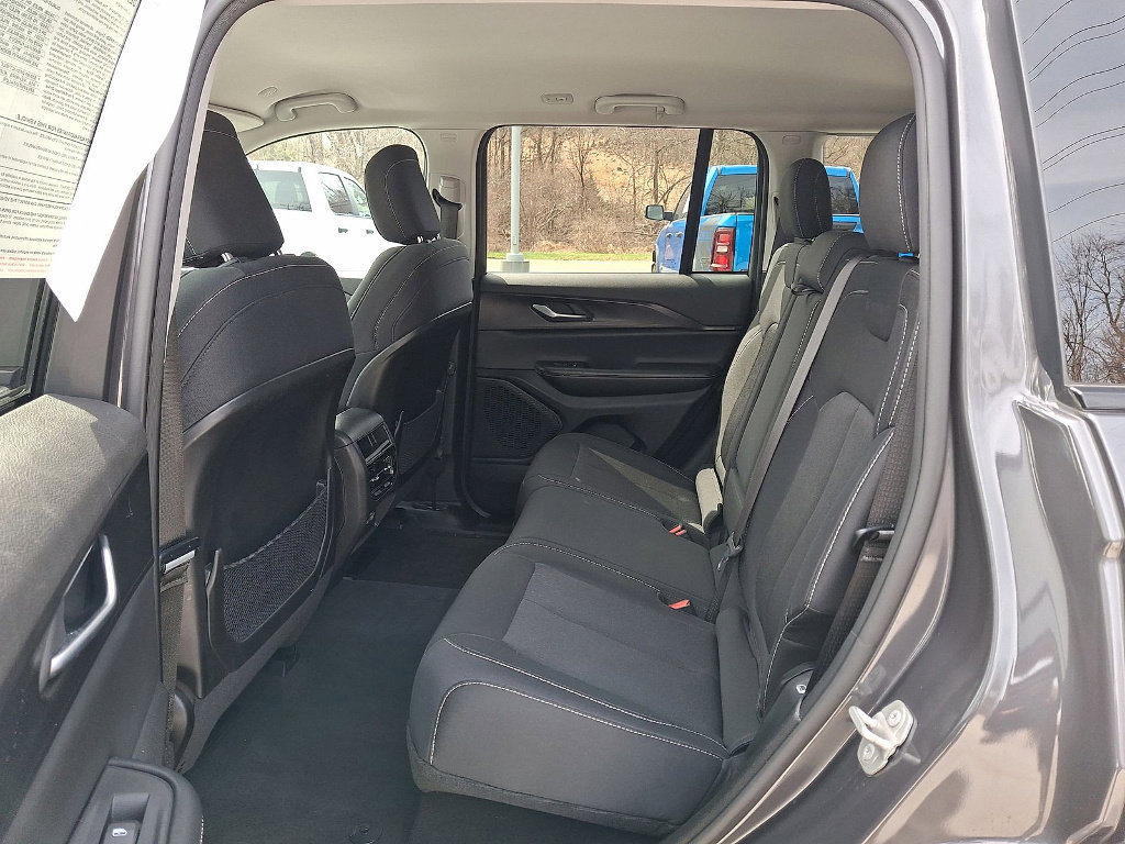 Certified 2023 Jeep Grand Cherokee Laredo w/ Luxury Tech Group I AWD/4WD image 49