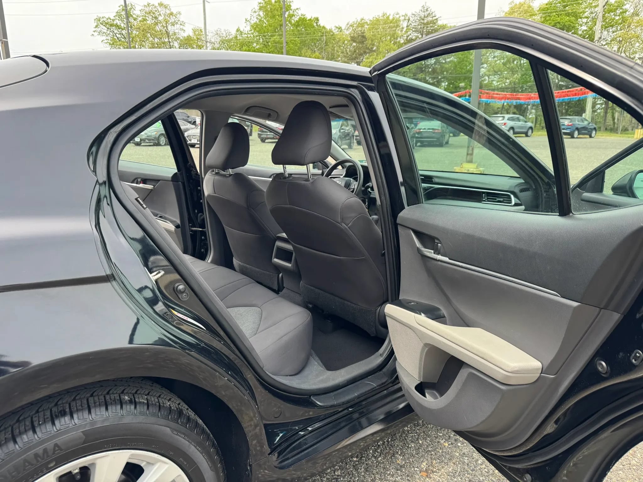 Used 2018 Toyota Camry LE FWD image 14
