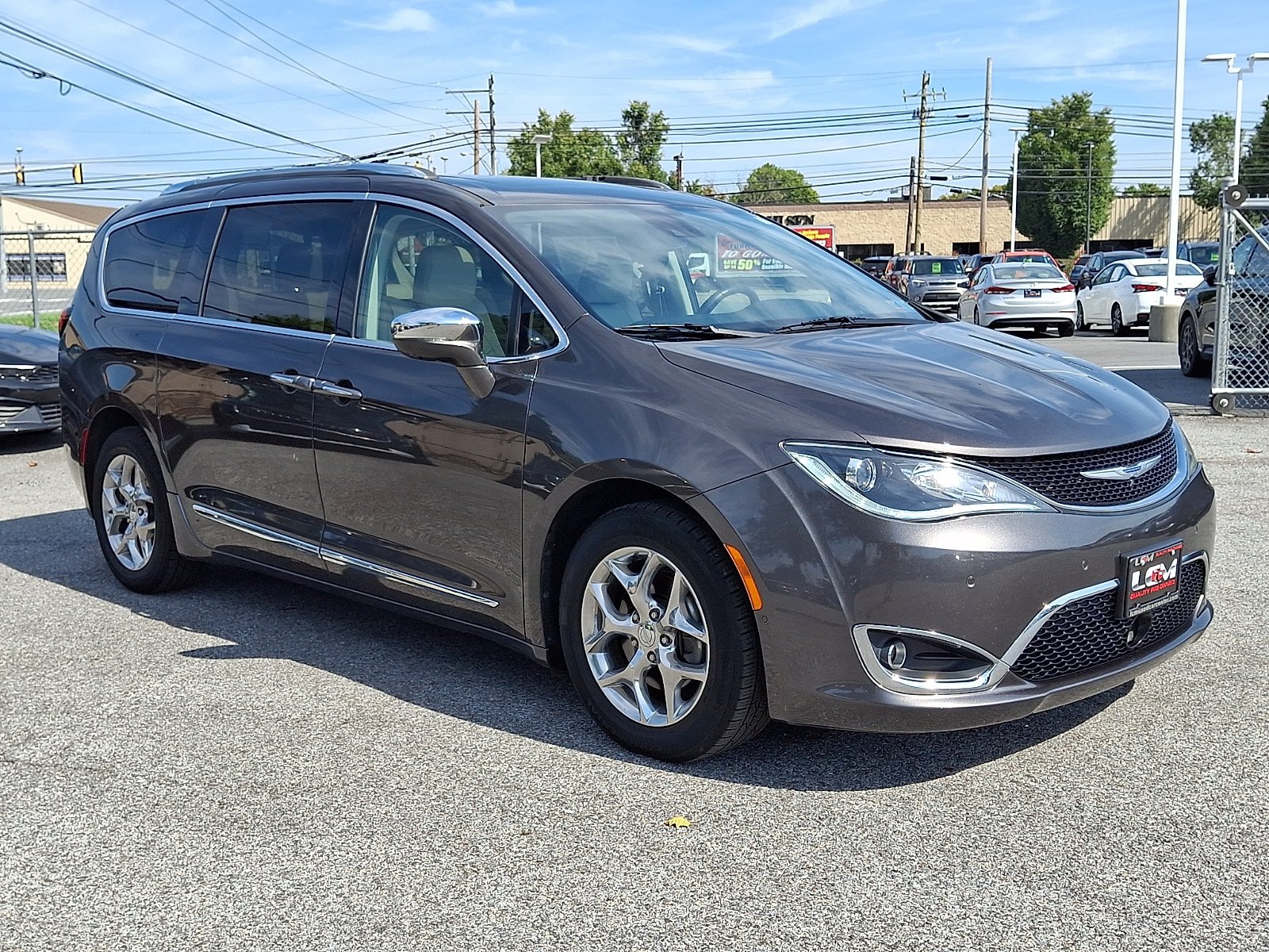 Used 2019 Chrysler Pacifica Limited w/ Advanced Safetytec Group FWD image 3