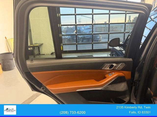 Used 2020 BMW X7 M50i w/ Dynamic Handling Package image 24