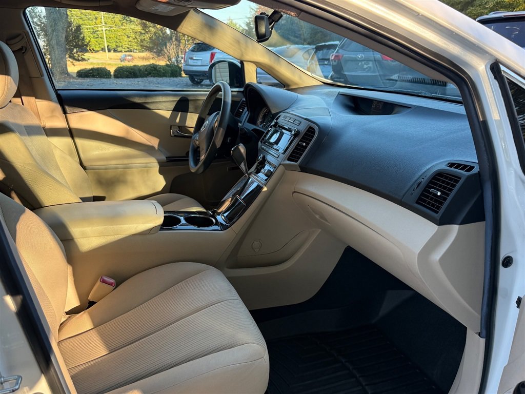 Used 2011 Toyota Venza w/ Convenience Pkg FWD image 13