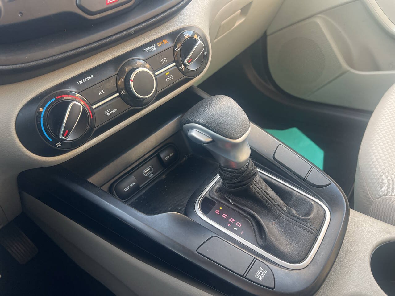 Used 2020 Kia Soul LX FWD image 25
