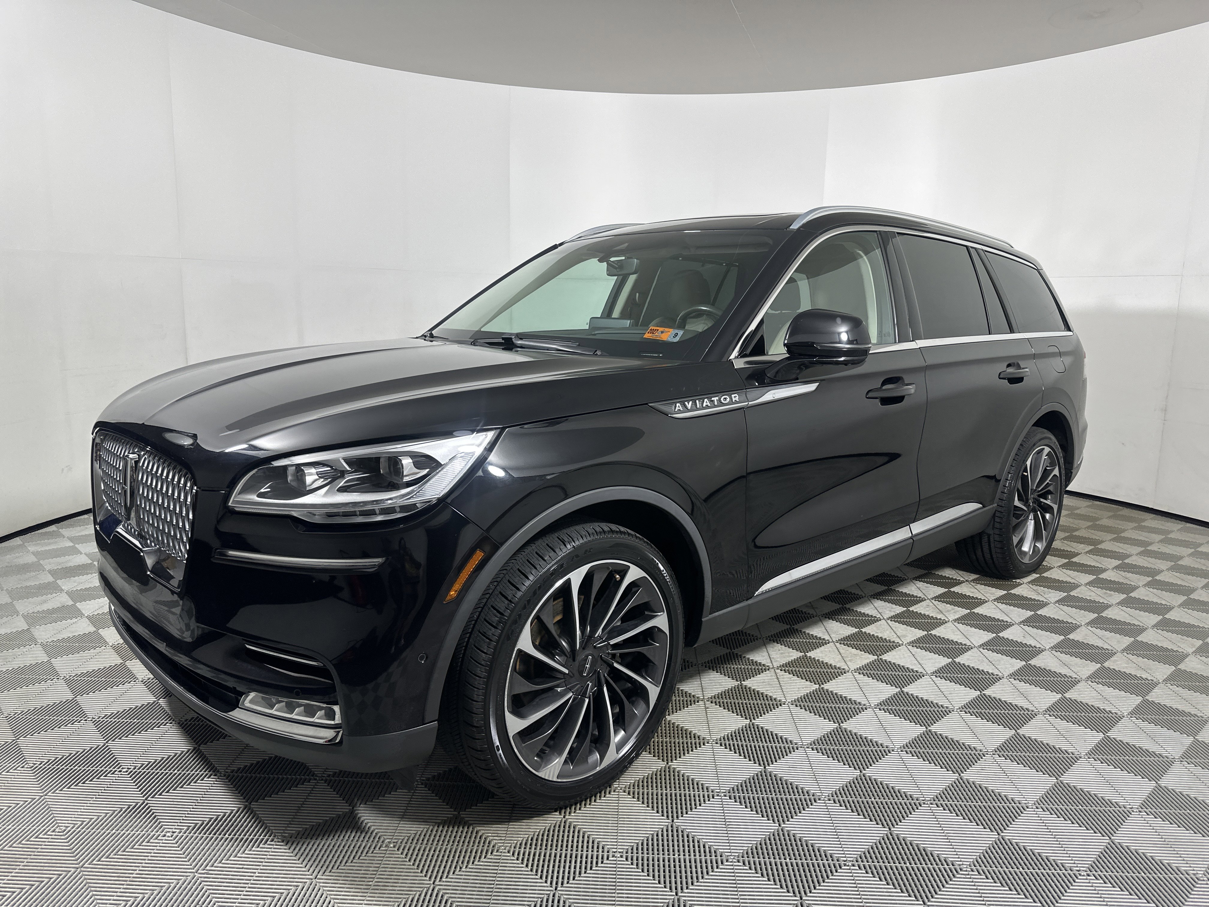 Used 2020 Lincoln Aviator Reserve w/ Equipment Group 202A image 3