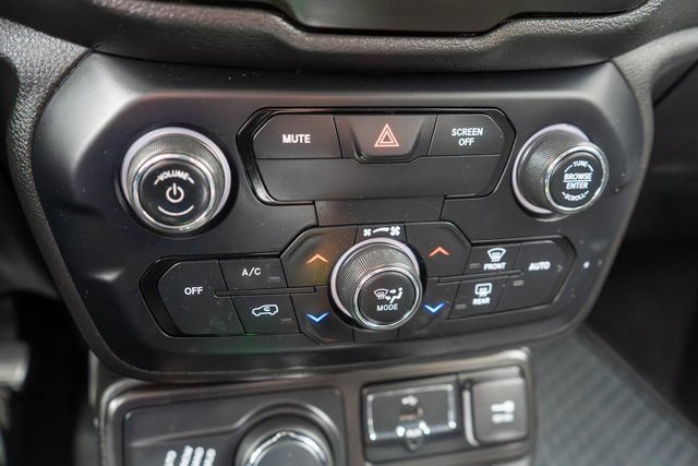 Used 2020 Jeep Renegade Latitude w/ Cold Weather Group AWD/4WD image 27