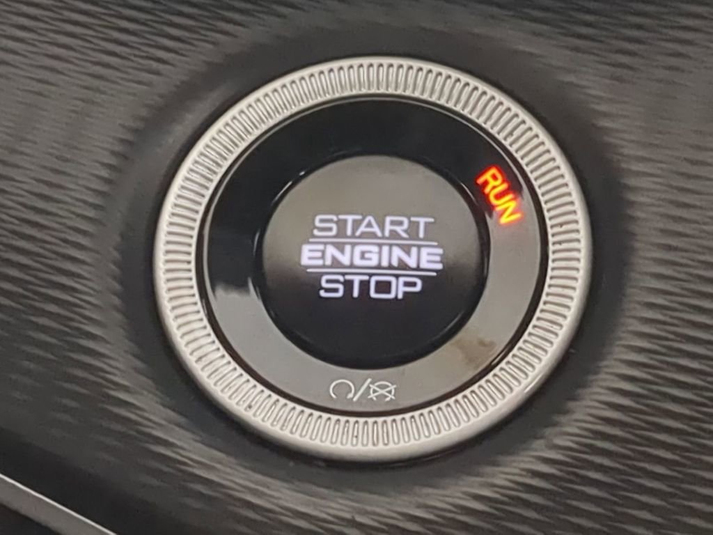 Used 2024 Jeep Grand Cherokee L Laredo image 35