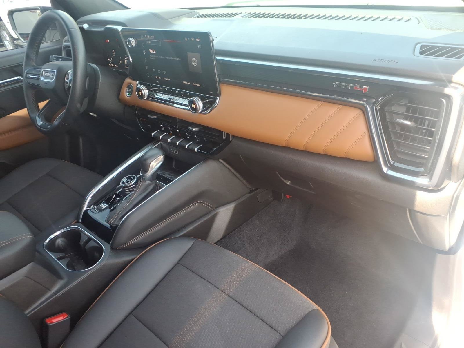 Used 2025 GMC Canyon AT4 AWD/4WD image 10