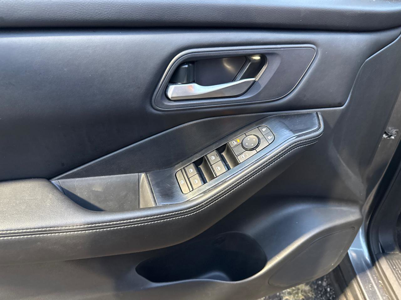 Used 2024 Nissan Rogue SV image 14