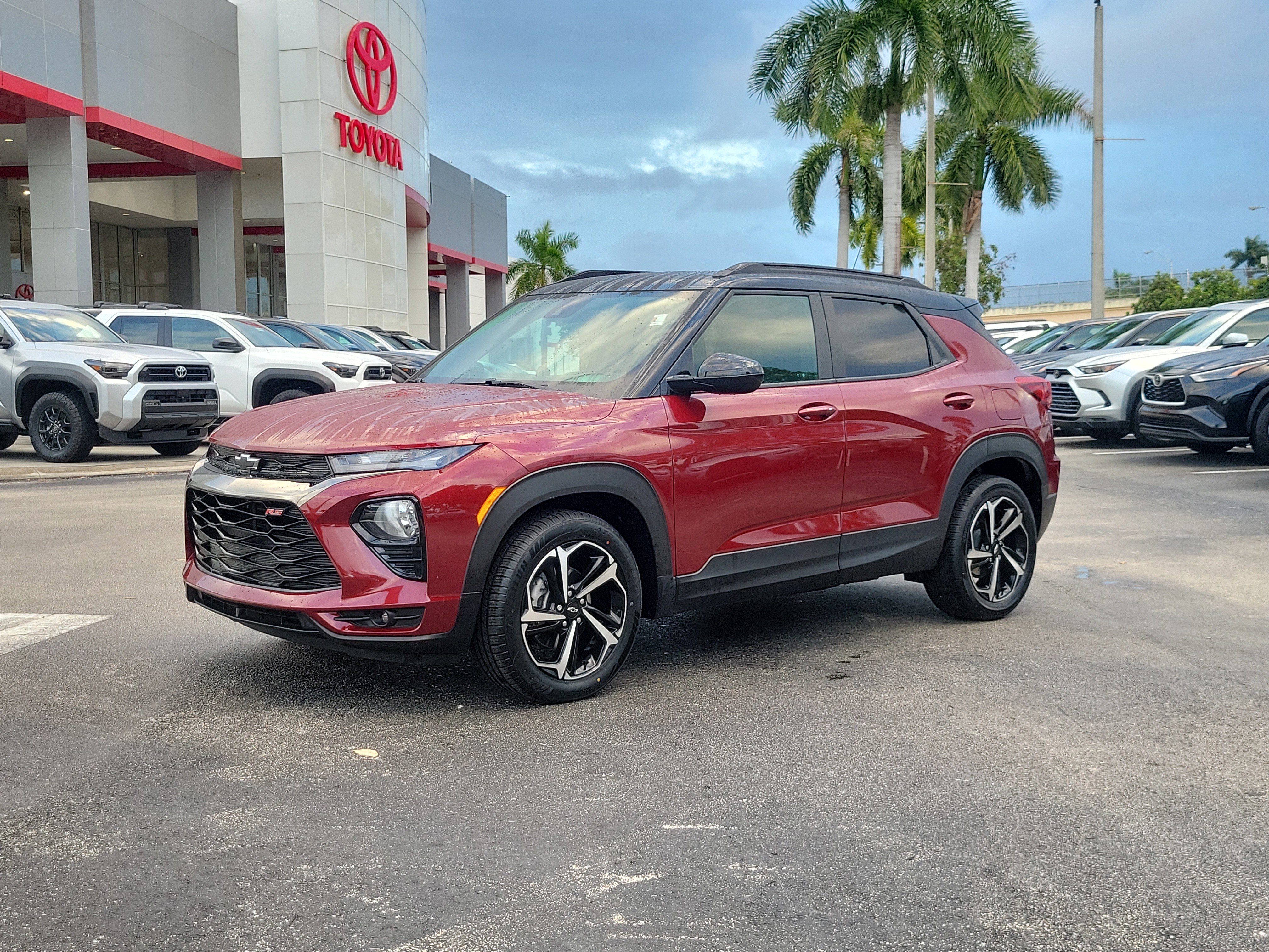 Used 2023 Chevrolet TrailBlazer RS w/ Technology Package image 2