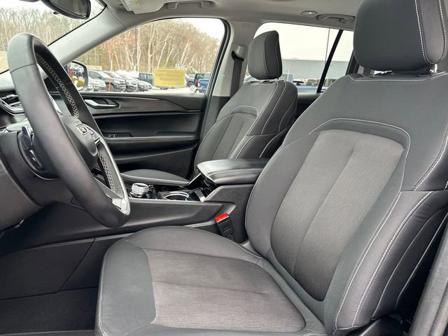 Used 2023 Jeep Grand Cherokee Laredo w/ Luxury Tech Group I image 39