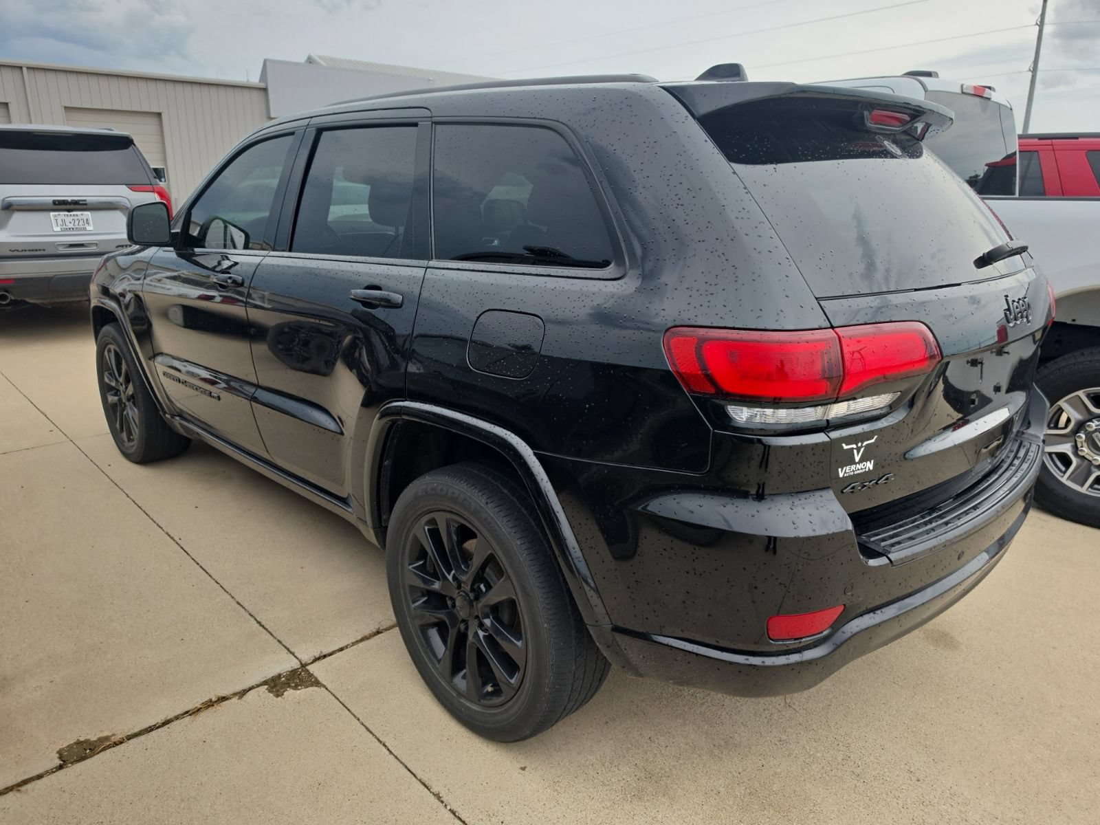 Used 2022 Jeep Grand Cherokee Laredo X AWD/4WD image 2