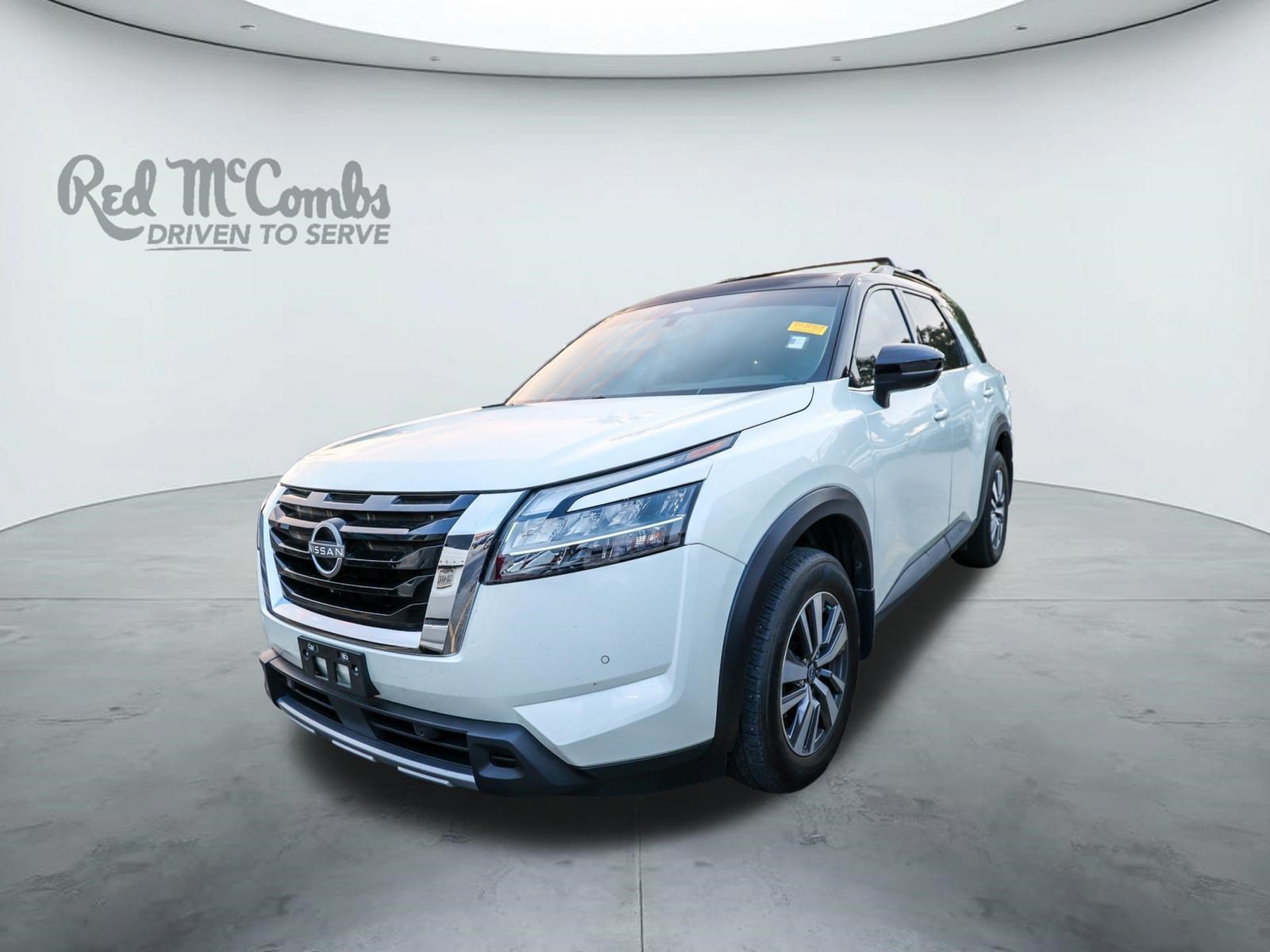Used 2024 Nissan Pathfinder SL FWD image 1