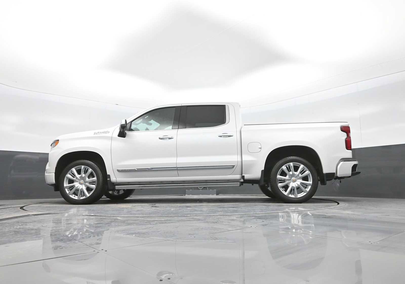 Used 2024 Chevrolet Silverado 1500 High Country image 39