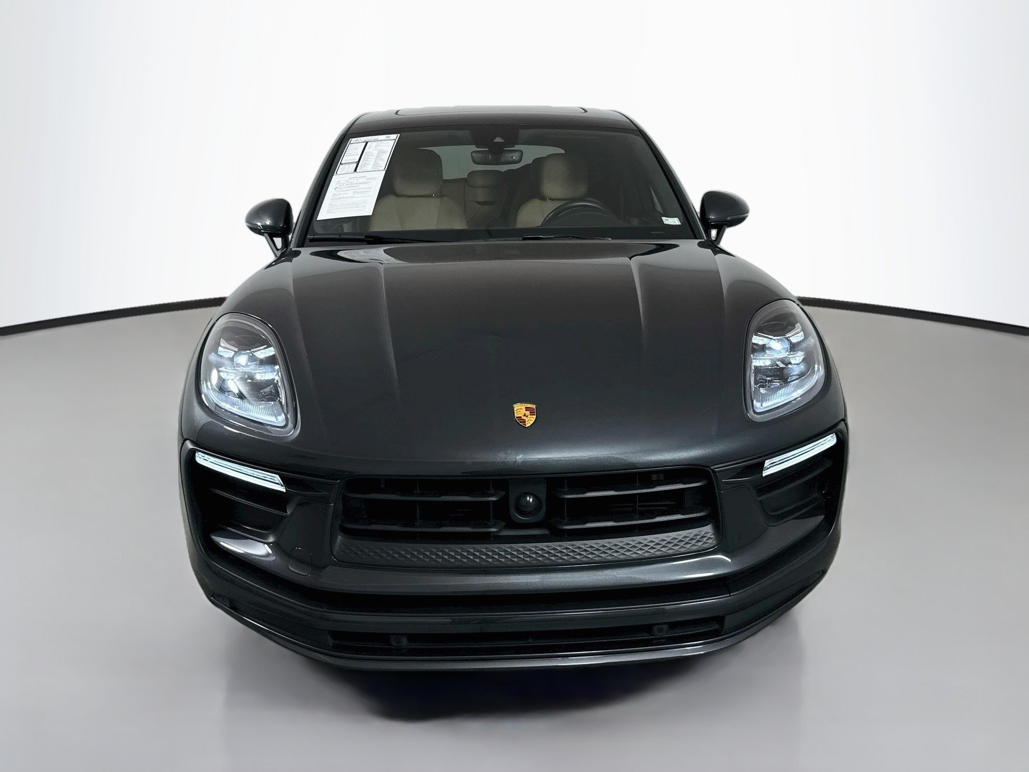 Used 2023 Porsche Macan AWD/4WD image 2