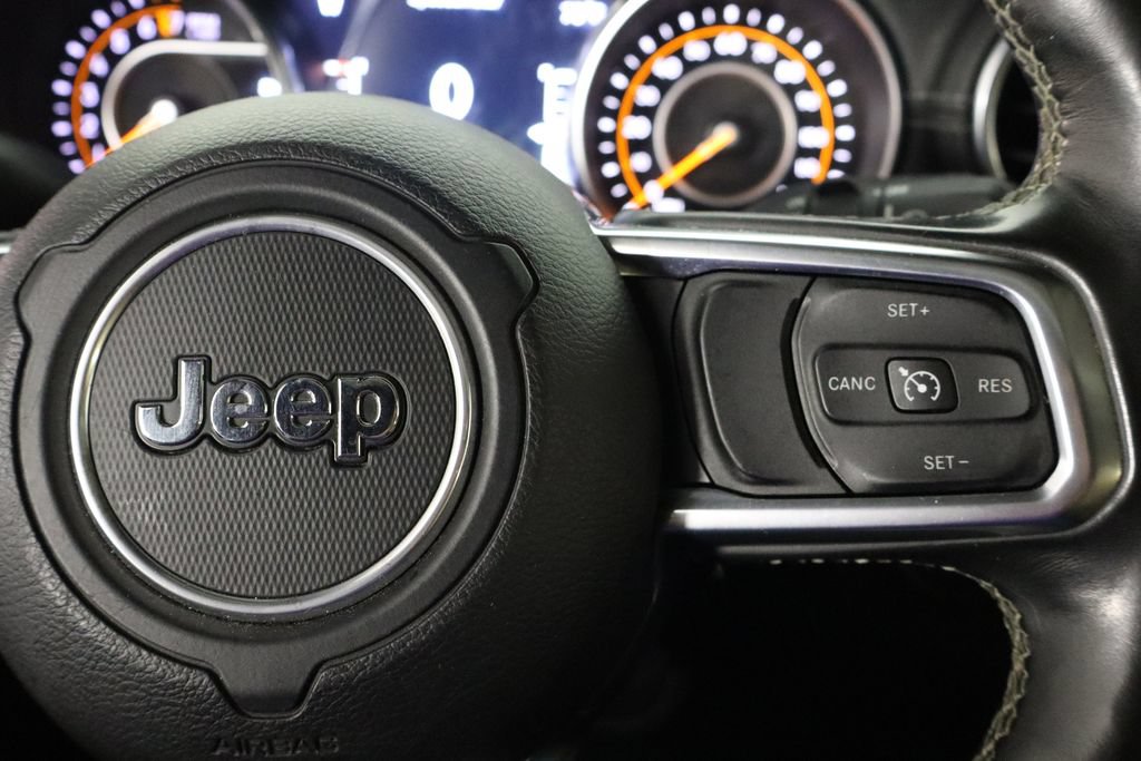Used 2018 Jeep Wrangler Unlimited Sahara AWD/4WD image 10