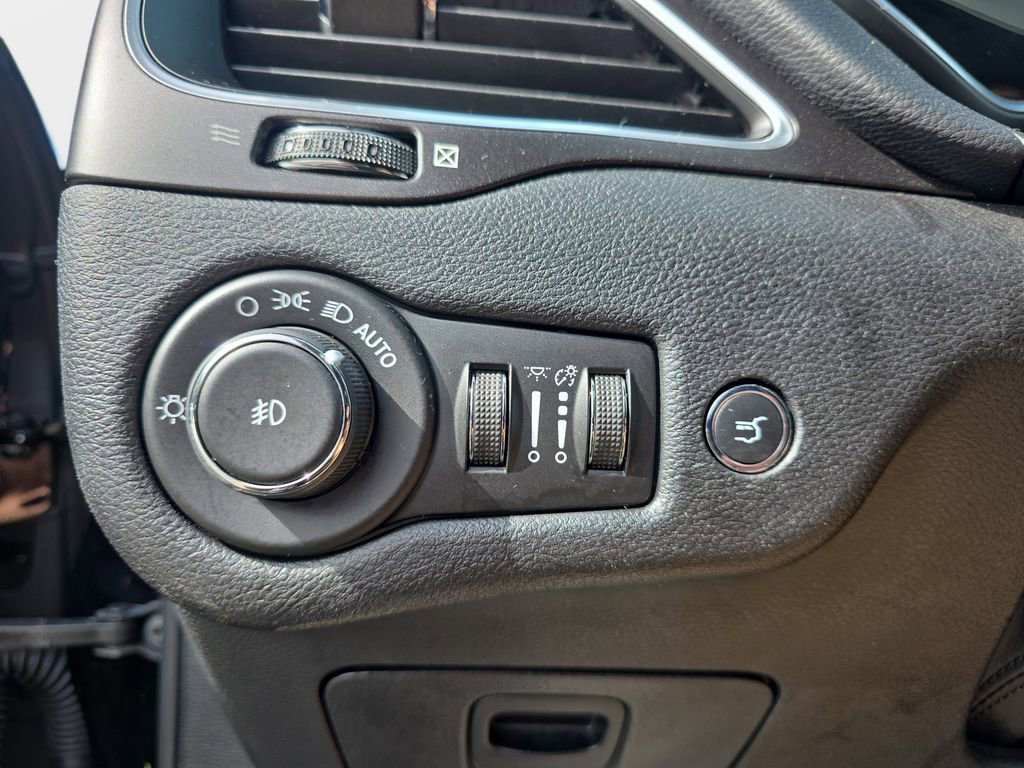 Used 2020 Jeep Cherokee Trailhawk w/ Comfort/Convenience Group image 31