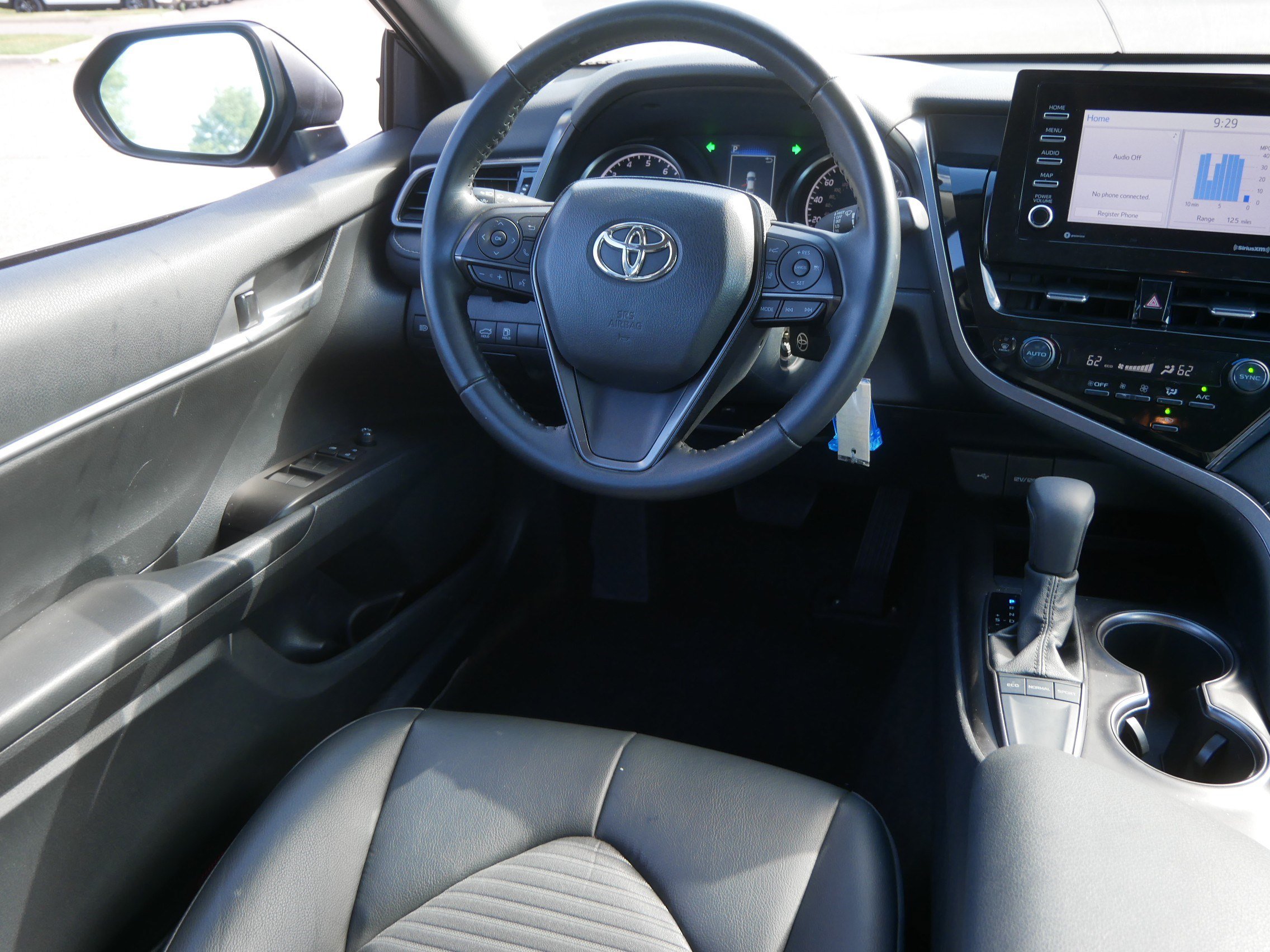 Used 2023 Toyota Camry SE FWD image 9