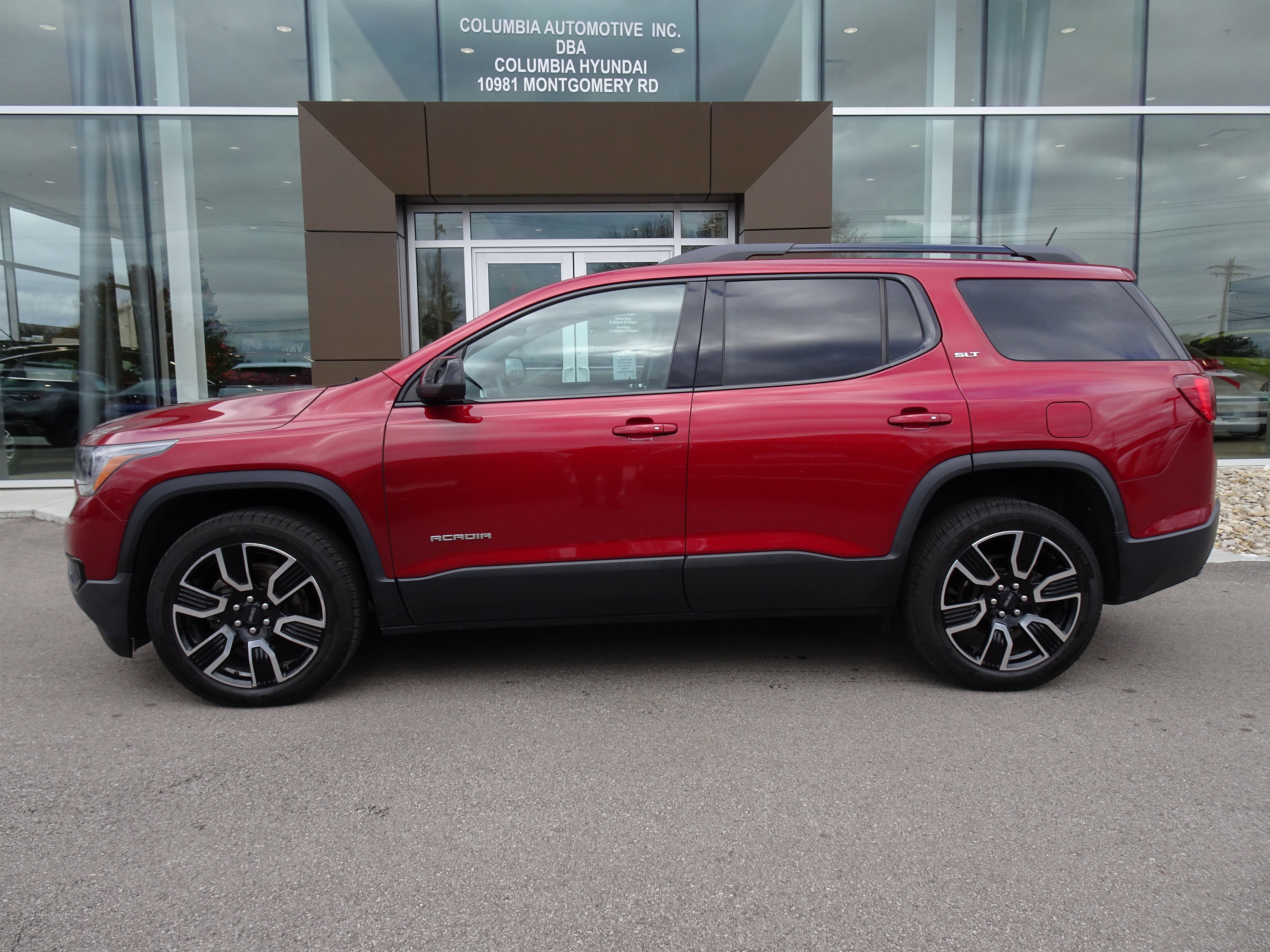 Used 2019 GMC Acadia SLT w/ Black Edition image 2