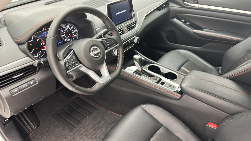 Used 2025 Nissan Altima 2.5 SR AWD/4WD image 11