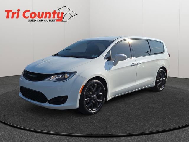 Used 2019 Chrysler Pacifica Touring Plus w/ S Appearance Package image 3