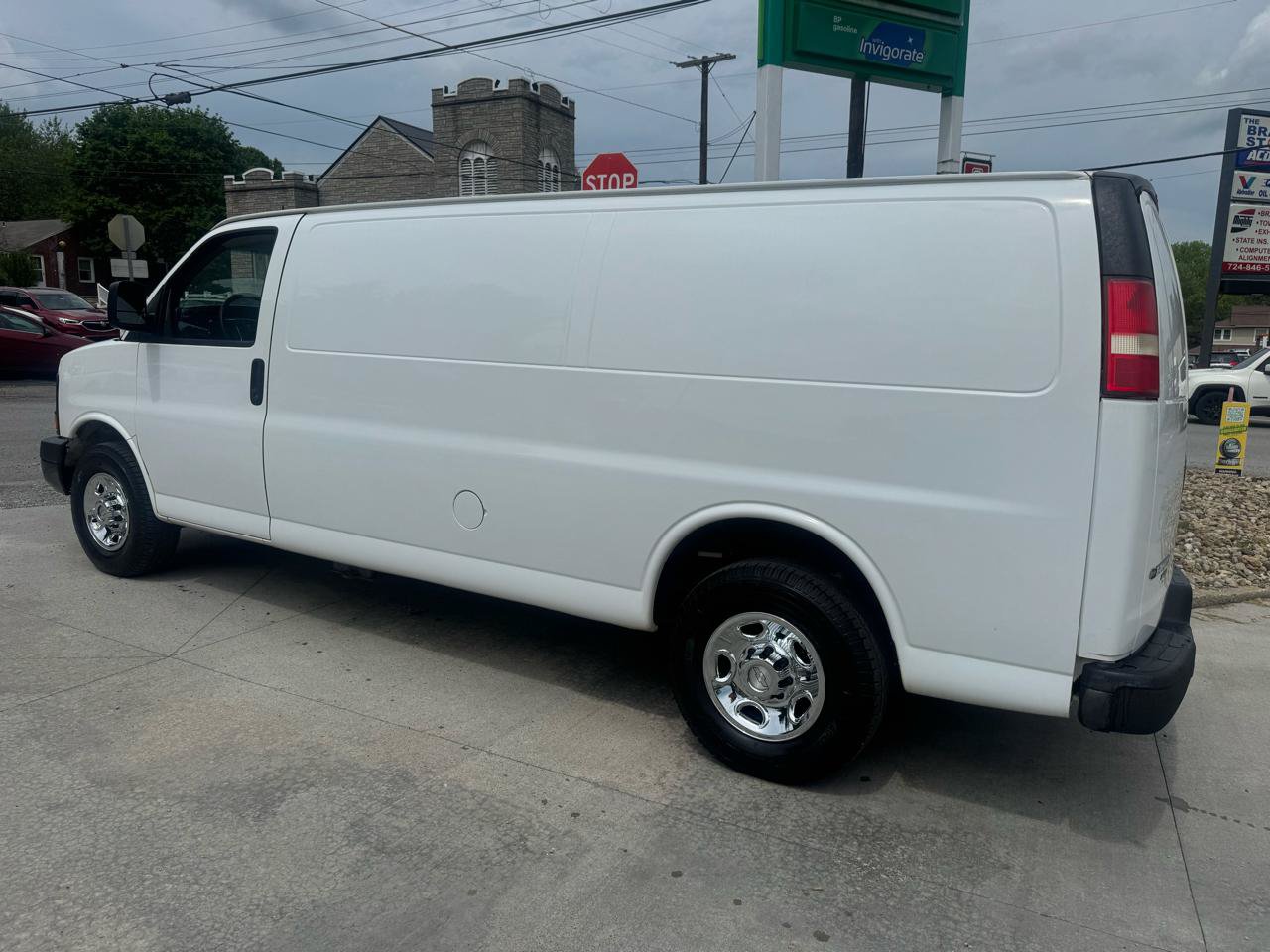 Used 2015 Chevrolet Express 3500 Extended RWD image 2