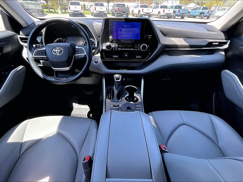 Used 2023 Toyota Highlander XLE AWD/4WD image 22