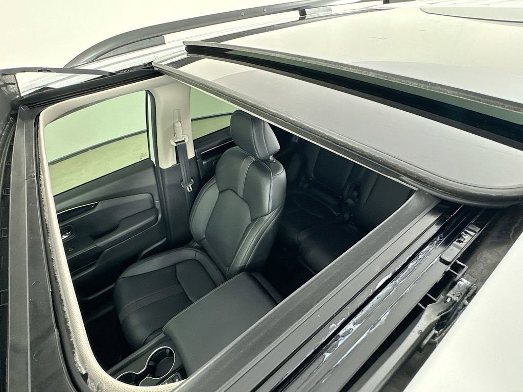 Used 2025 Honda Pilot Touring image 29
