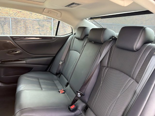 Used 2019 Lexus ES 350 w/ Accessory Package FWD image 13