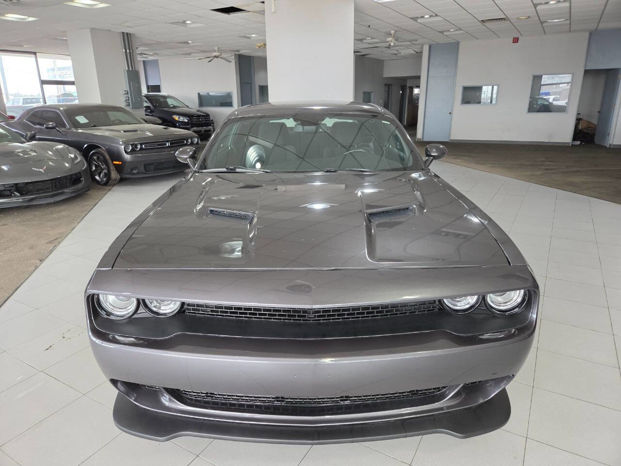 Used 2018 Dodge Challenger SXT image 2