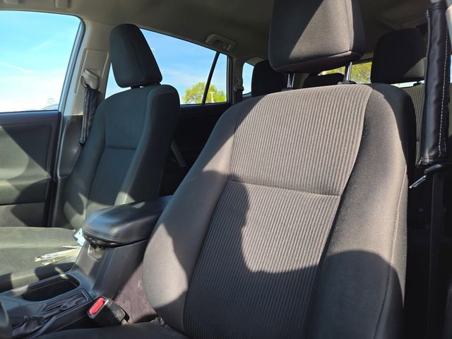 Used 2018 Toyota RAV4 LE image 12