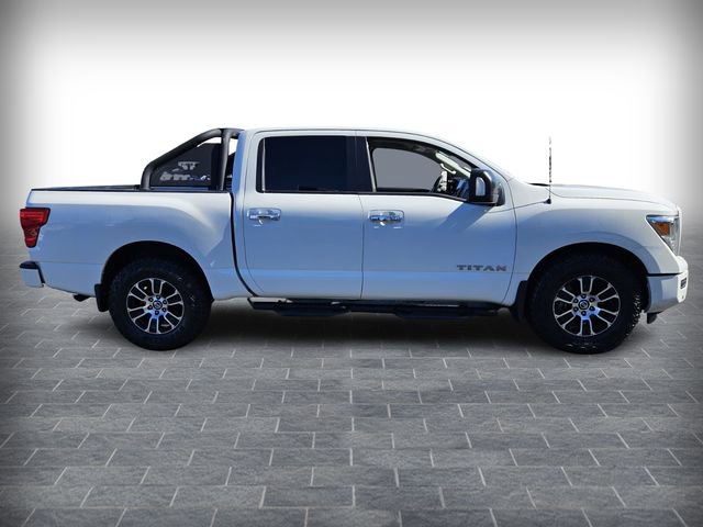 Used 2021 Nissan Titan SV w/ SV Convenience Package image 4
