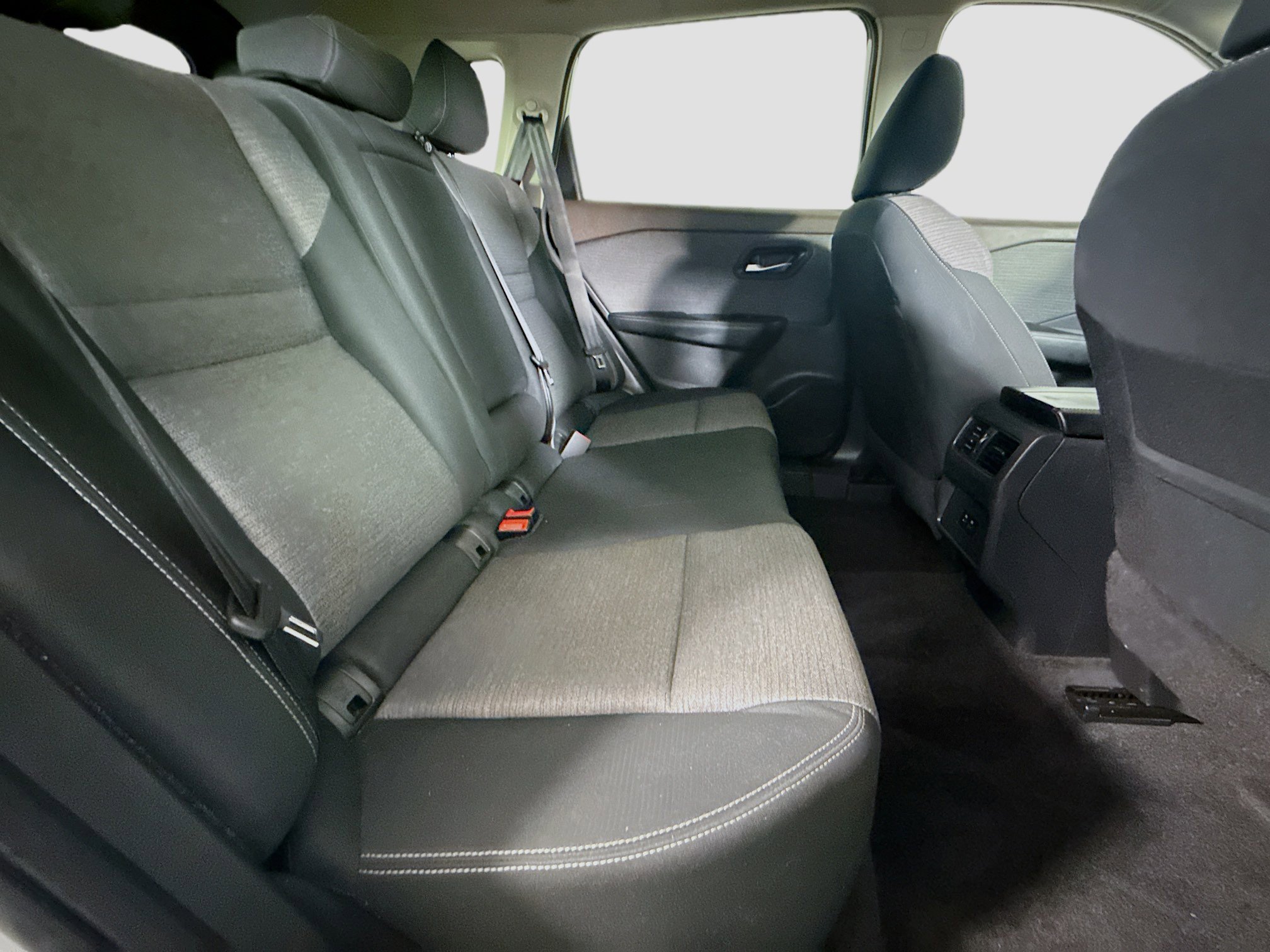 Used 2023 Nissan Rogue SV image 27