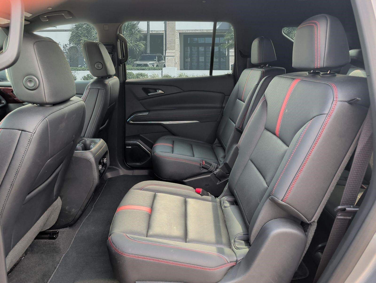 Used 2025 Chevrolet Traverse RS FWD image 24