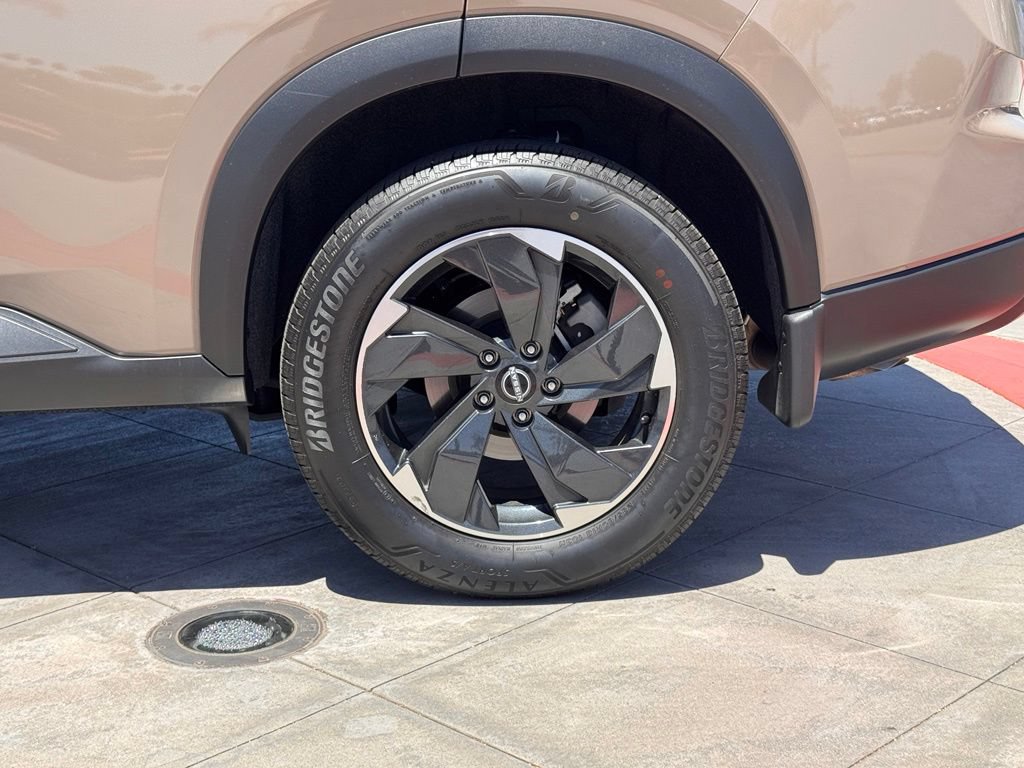 Certified 2025 Nissan Rogue SV AWD/4WD image 10