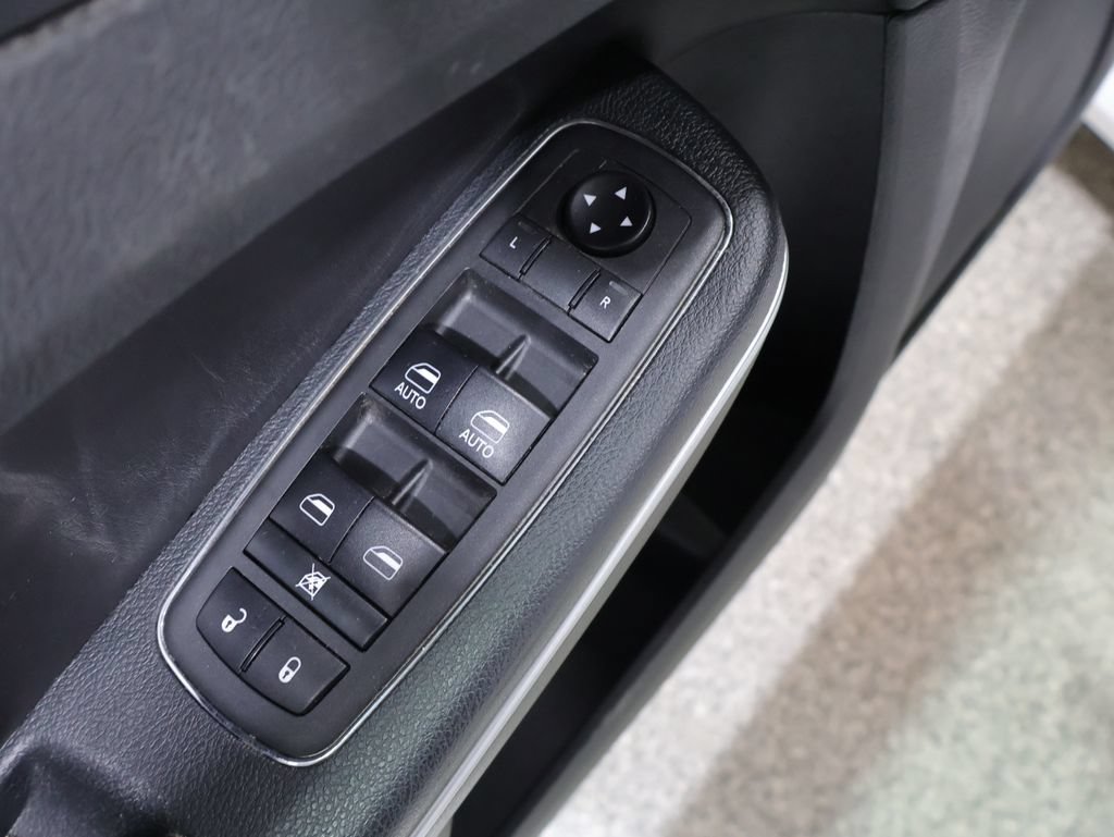 Used 2018 Chrysler 300 S AWD/4WD image 14