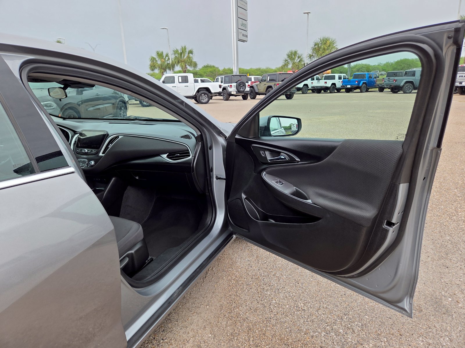 Used 2024 Chevrolet Malibu LT FWD image 18