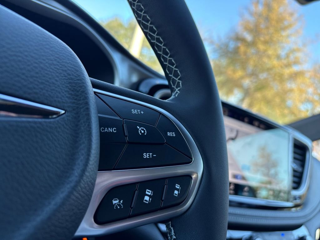 New 2026 Chrysler Pacifica Select image 17