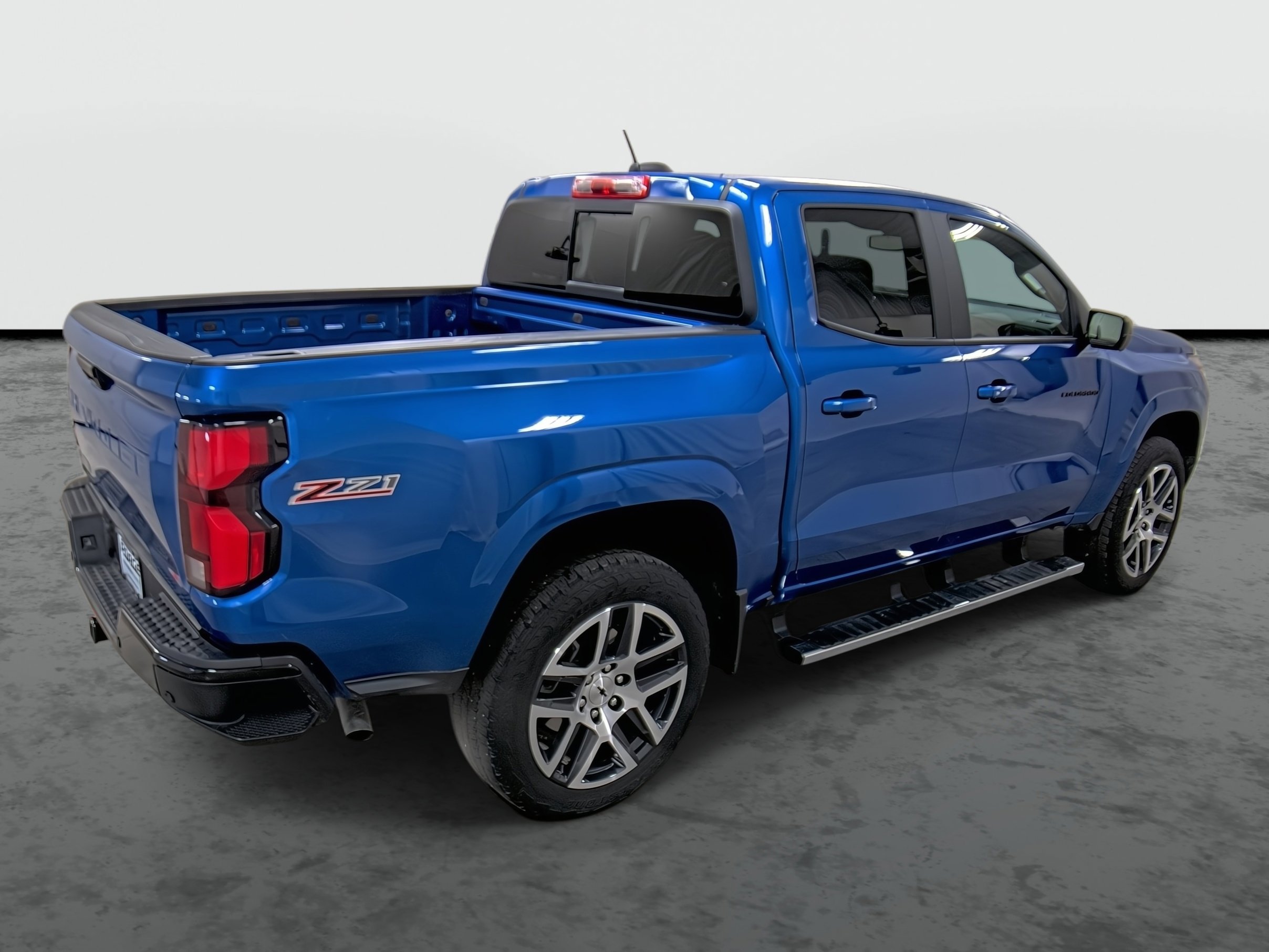 Used 2024 Chevrolet Colorado Z71 w/ Z71 Convenience Package 2 image 4