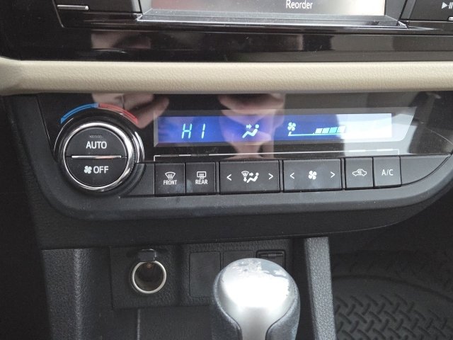 Used 2014 Toyota Corolla LE image 16