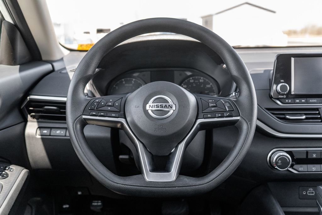 Used 2022 Nissan Altima 2.5 S FWD image 14