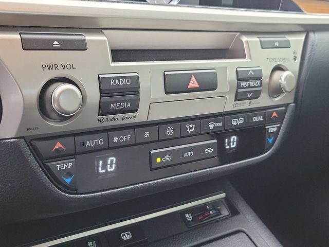 Used 2015 Lexus ES 300h w/ Navigation System Package FWD image 28
