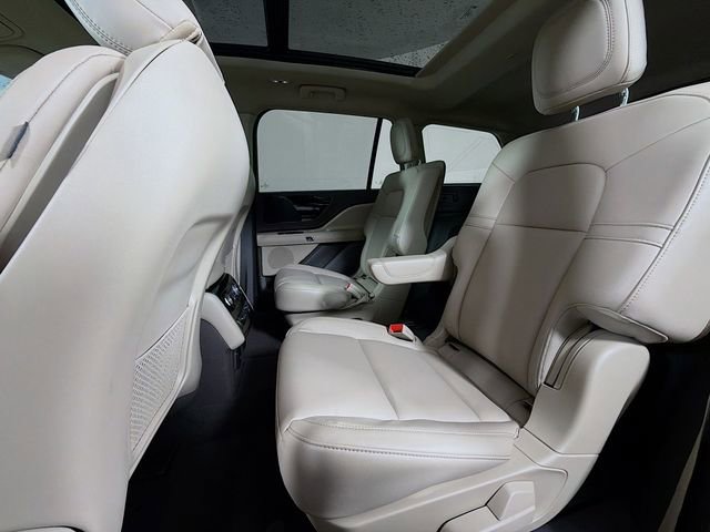 Used 2023 Lincoln Aviator AWD w/ Premium Package image 27
